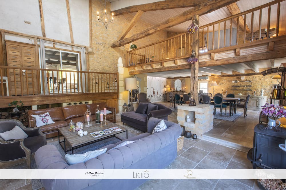 Photo of Others in Les Esseintes