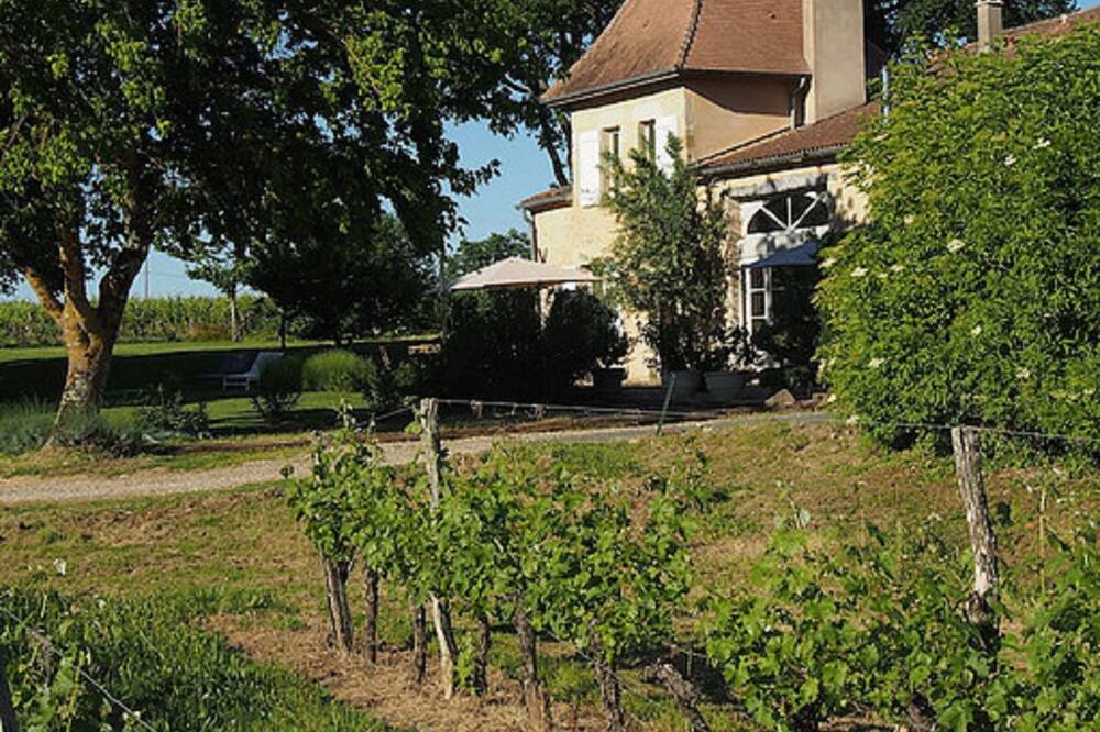 Photo of Outdoor in Les Esseintes