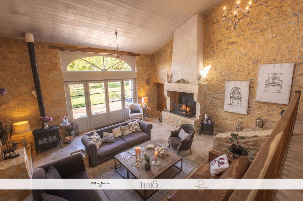 Photo of Others in Les Esseintes