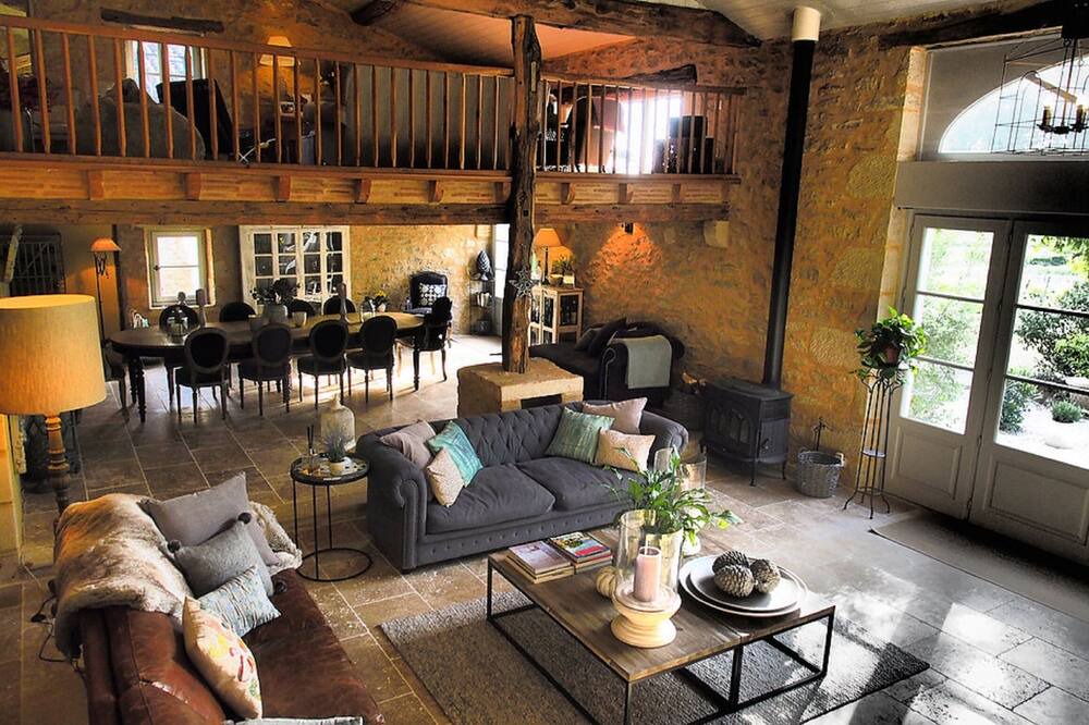 Photo of Others in Les Esseintes