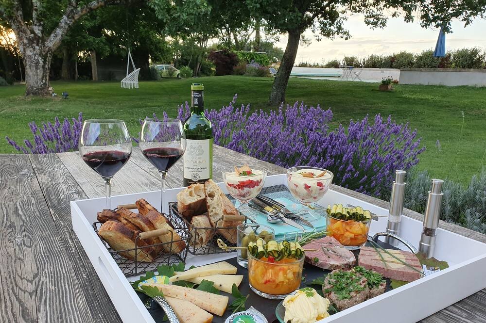 Photo of Others in Les Esseintes