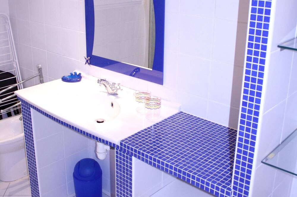 Photo of Bathroom in Monlaur-Bernet