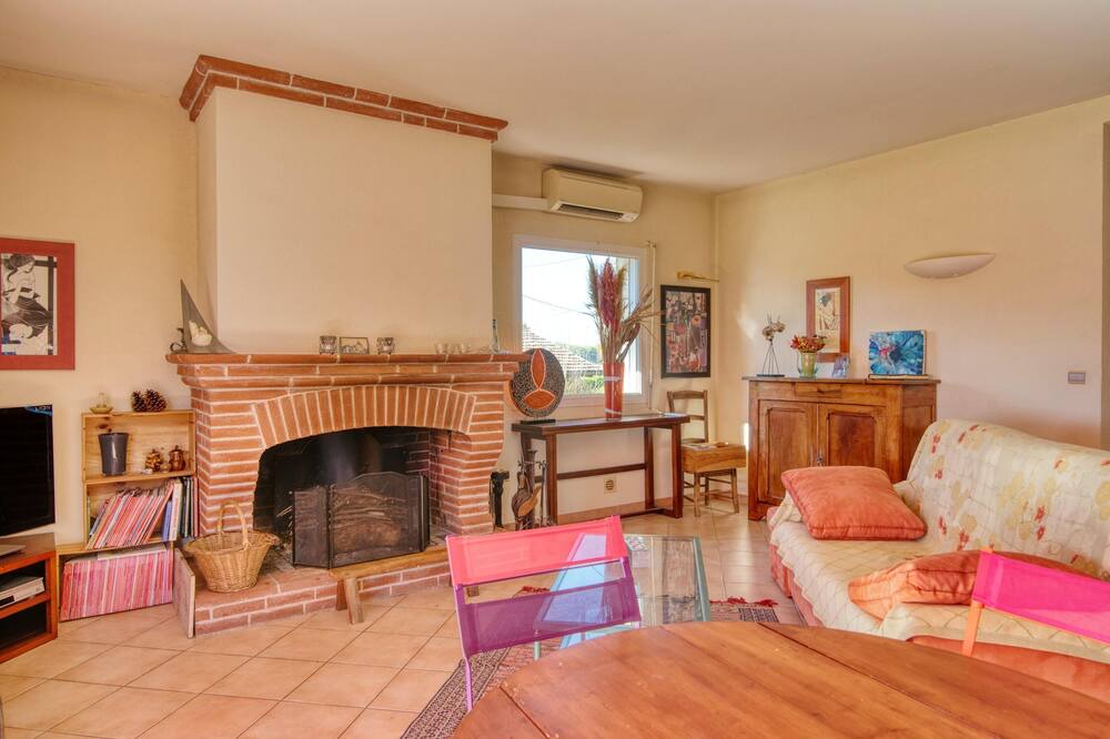 Photo of Livingroom in Monlaur-Bernet