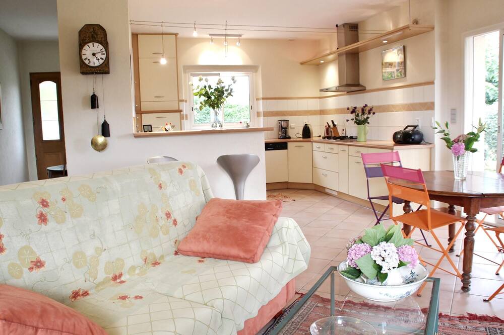 Photo of Livingroom in Monlaur-Bernet