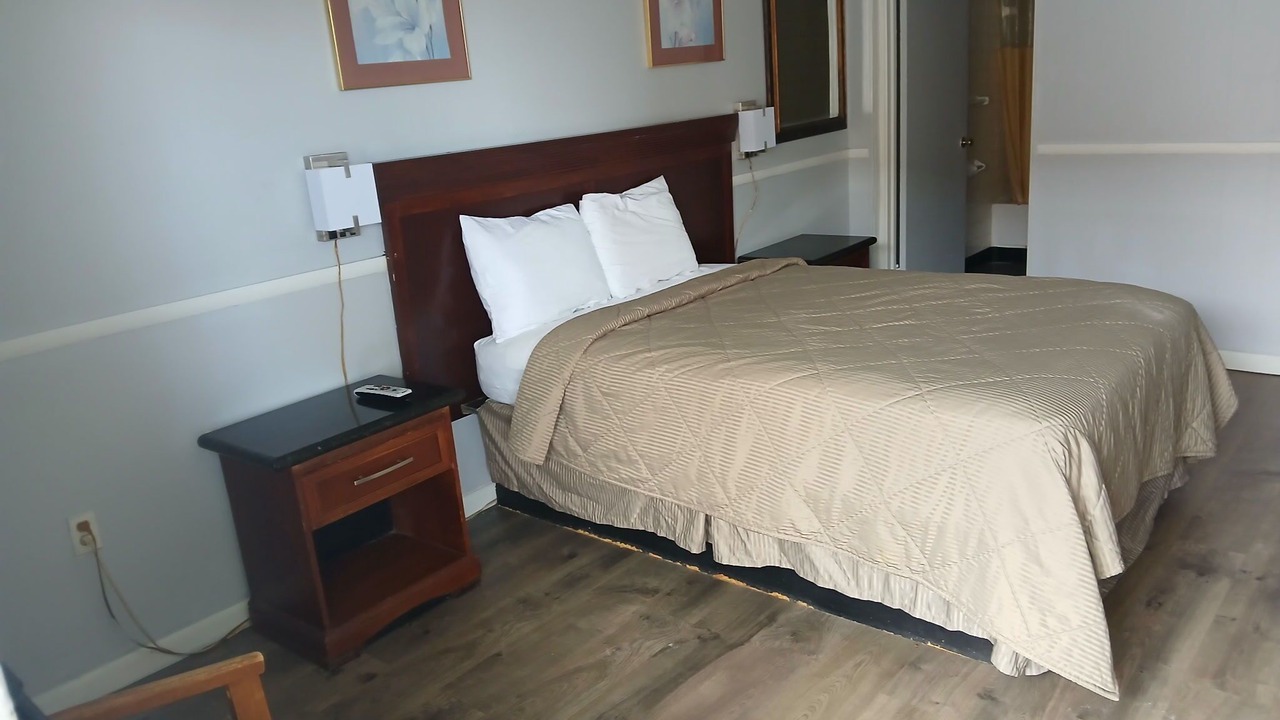 Photo of Bedroom in Valdosta