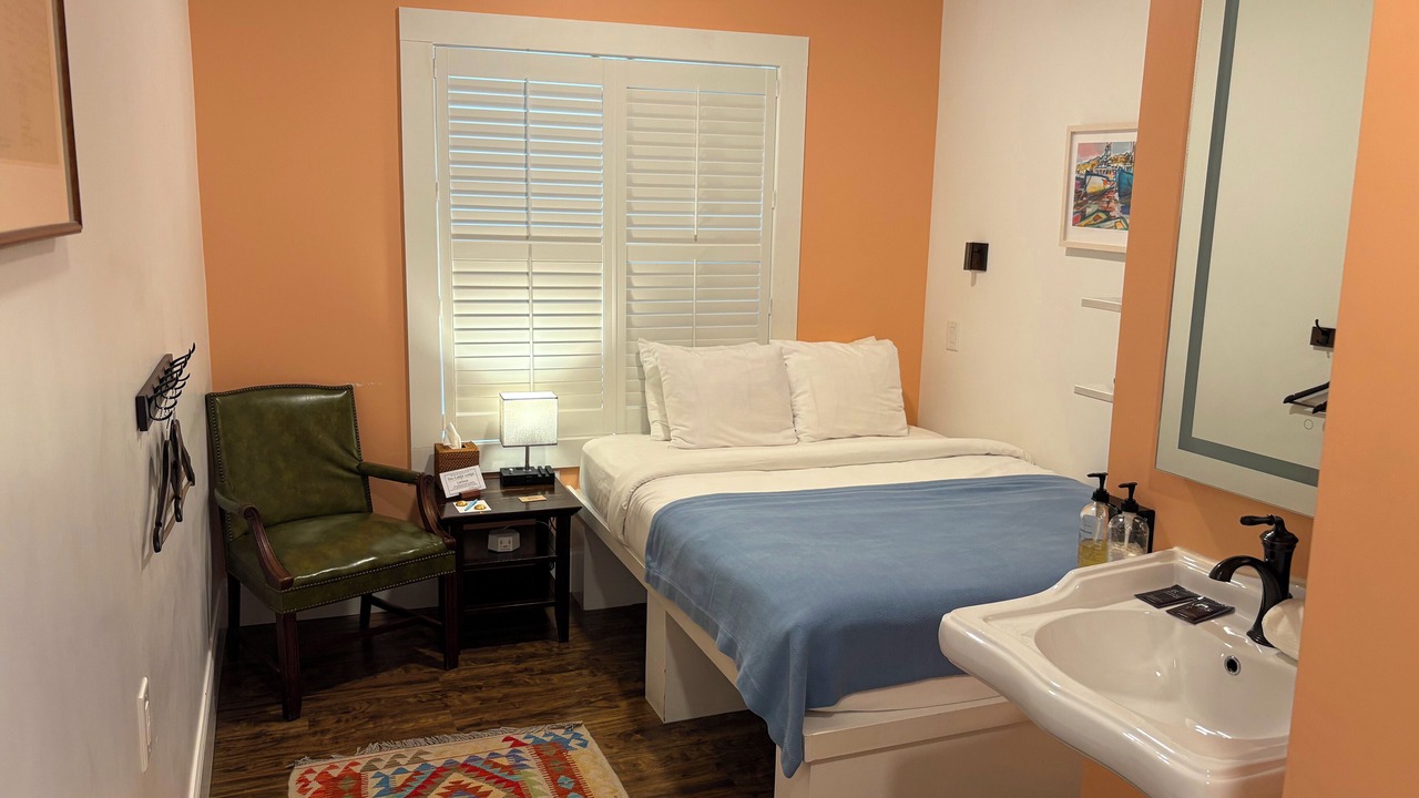 Photo of Bedroom in Beverly