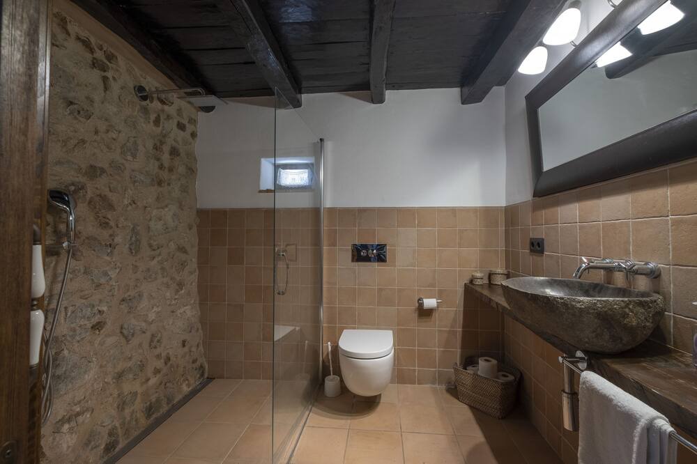 Photo of Bathroom in Bescano
