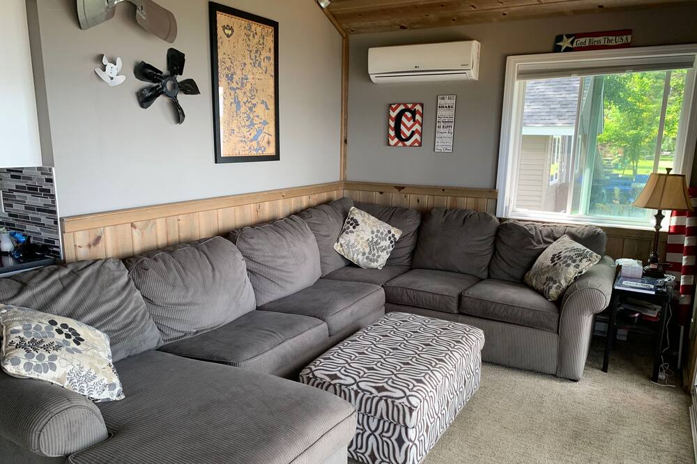 Photo of Livingroom in Detroit Lakes