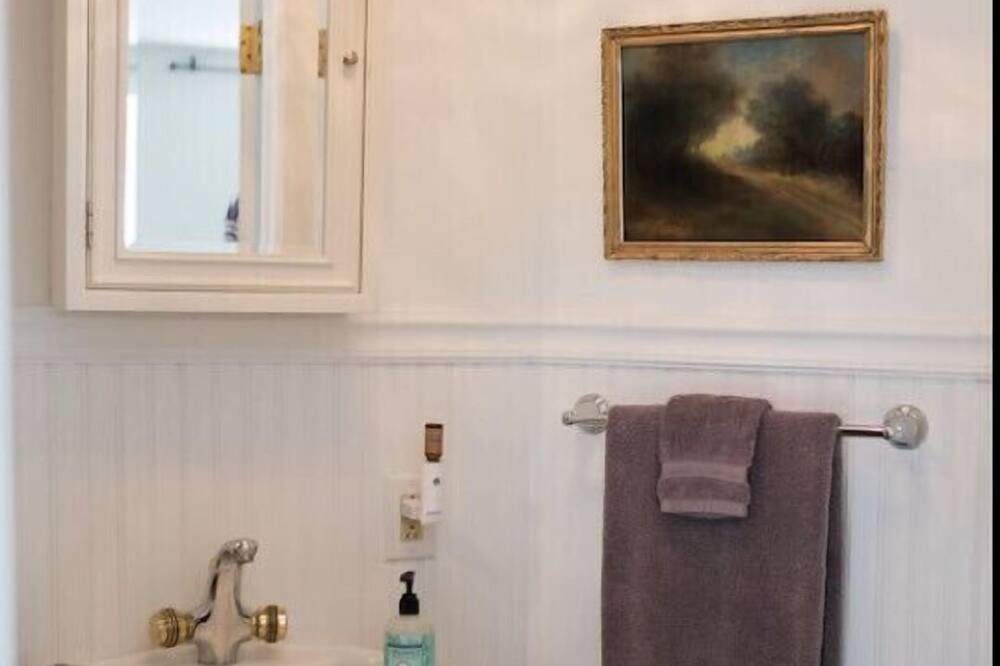 Photo of Bathroom in Whittaker