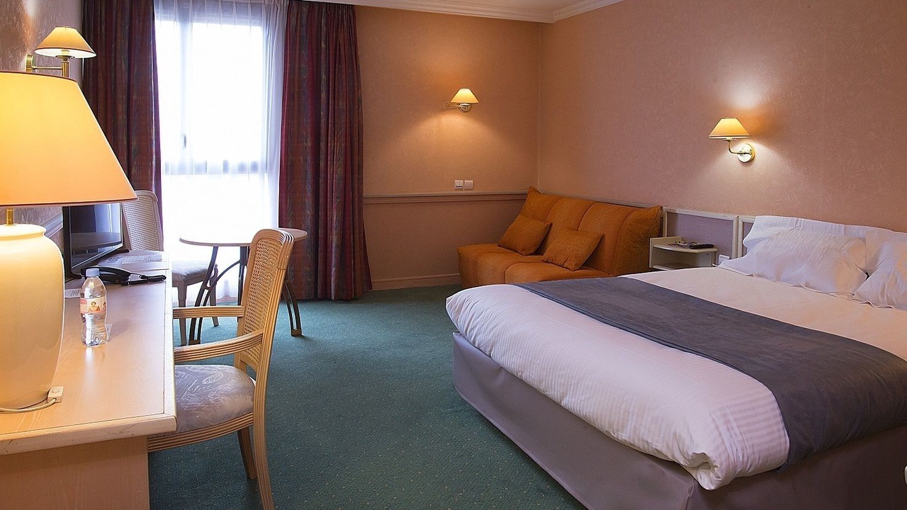 Photo of Bedroom in Saint-Maurice-de-Beynost