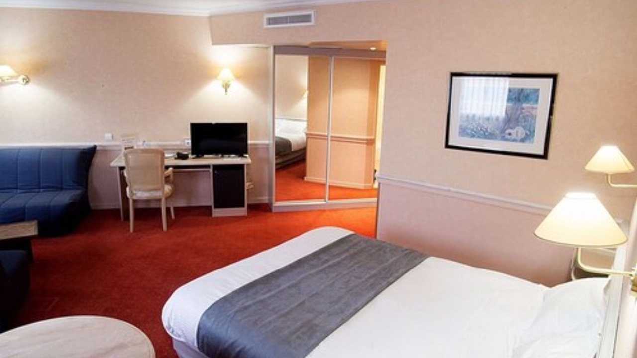 Photo of Bedroom in Saint-Maurice-de-Beynost