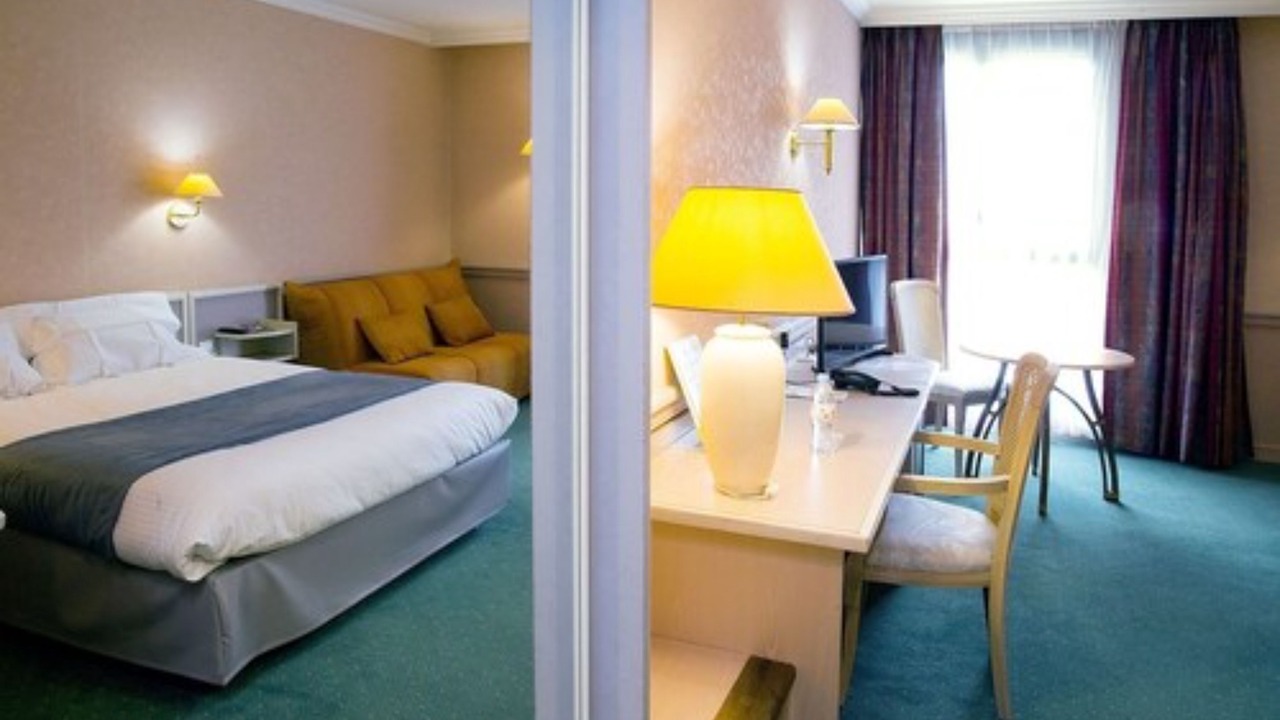 Photo of Bedroom in Saint-Maurice-de-Beynost