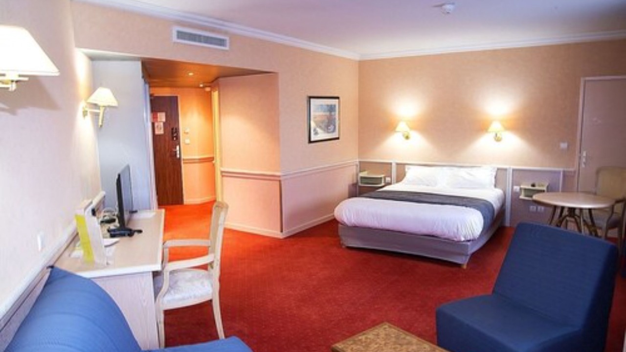 Photo of Bedroom in Saint-Maurice-de-Beynost