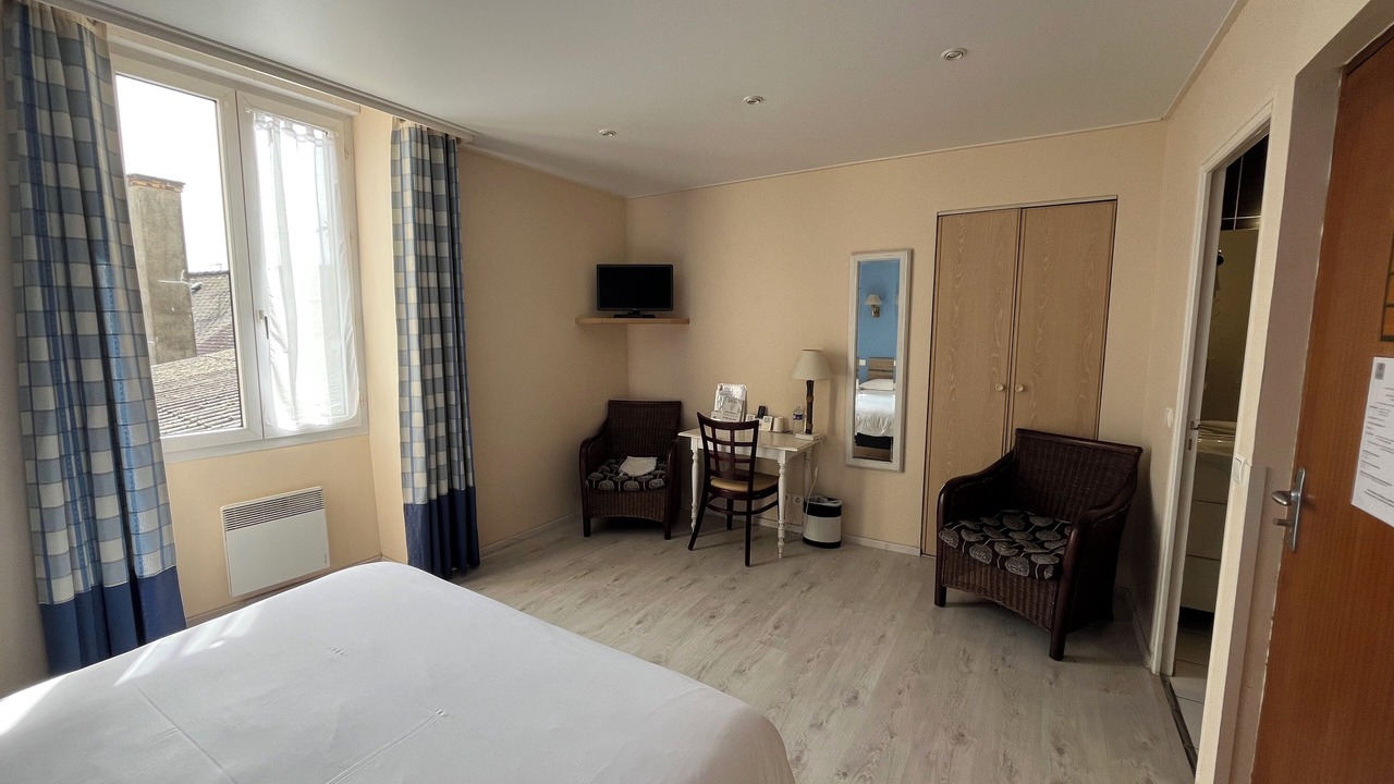 Photo of Bedroom in Sille-le-Guillaume