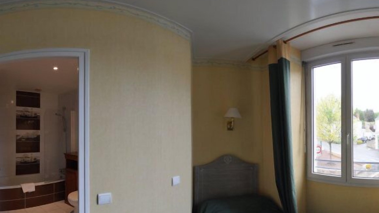 Photo of Bedroom in Sille-le-Guillaume