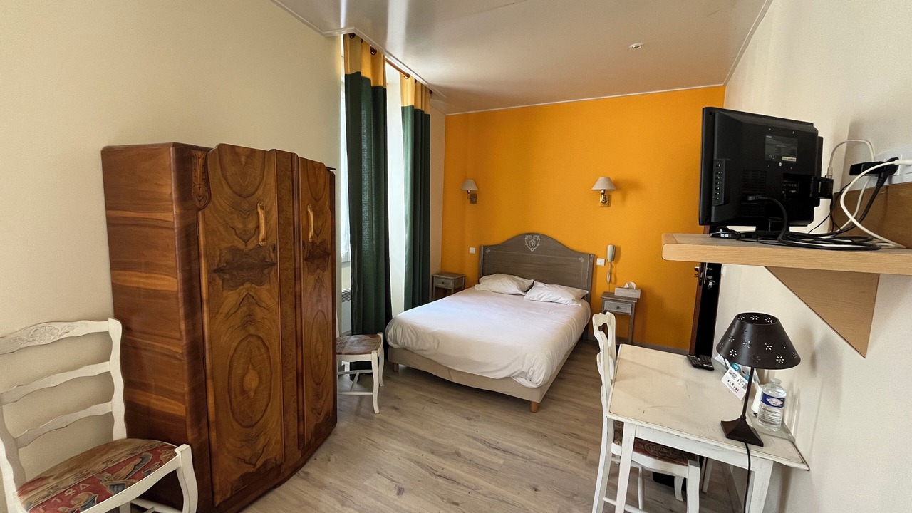 Photo of Bedroom in Sille-le-Guillaume