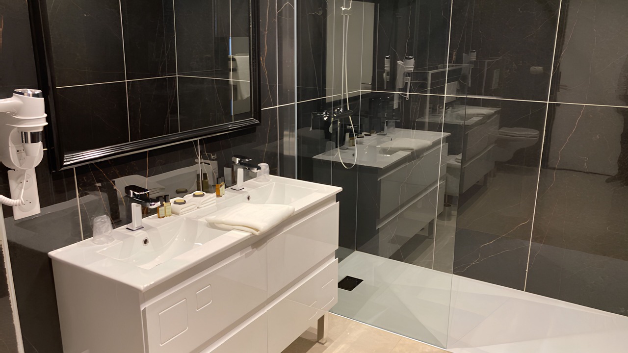 Photo of Bathroom in Cambrai