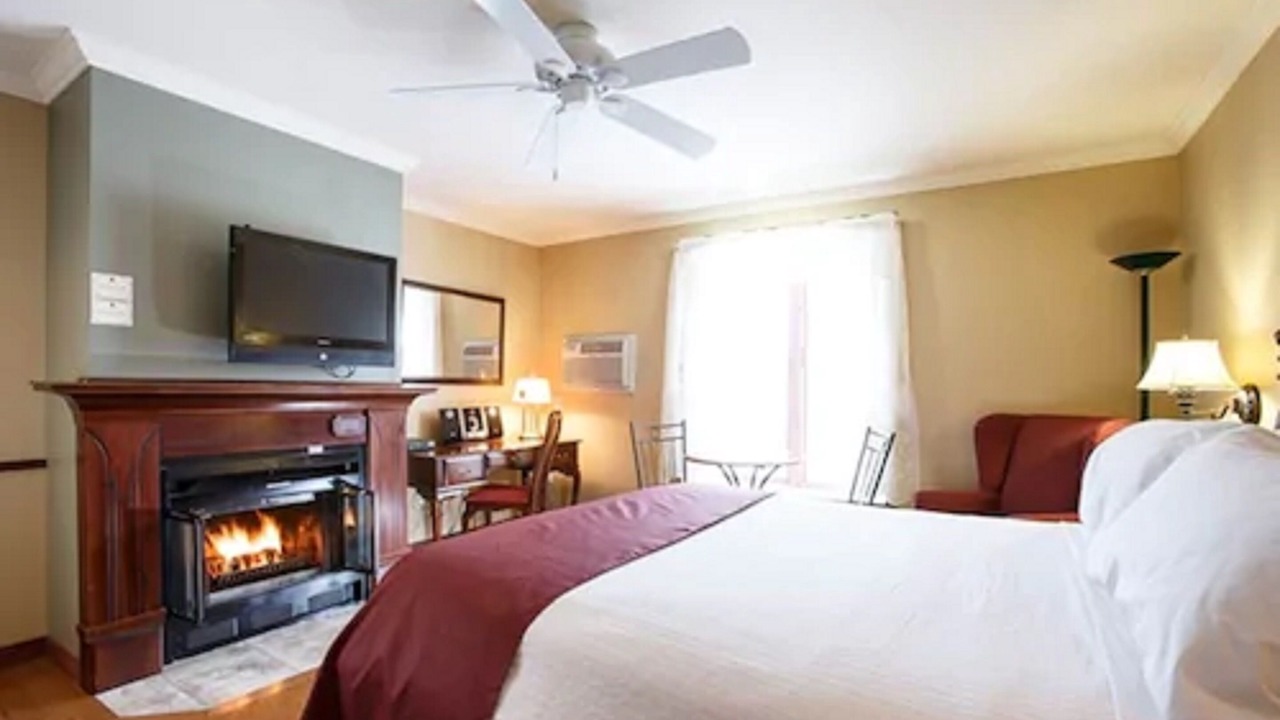 Photo of Bedroom in Saint-Sauveur