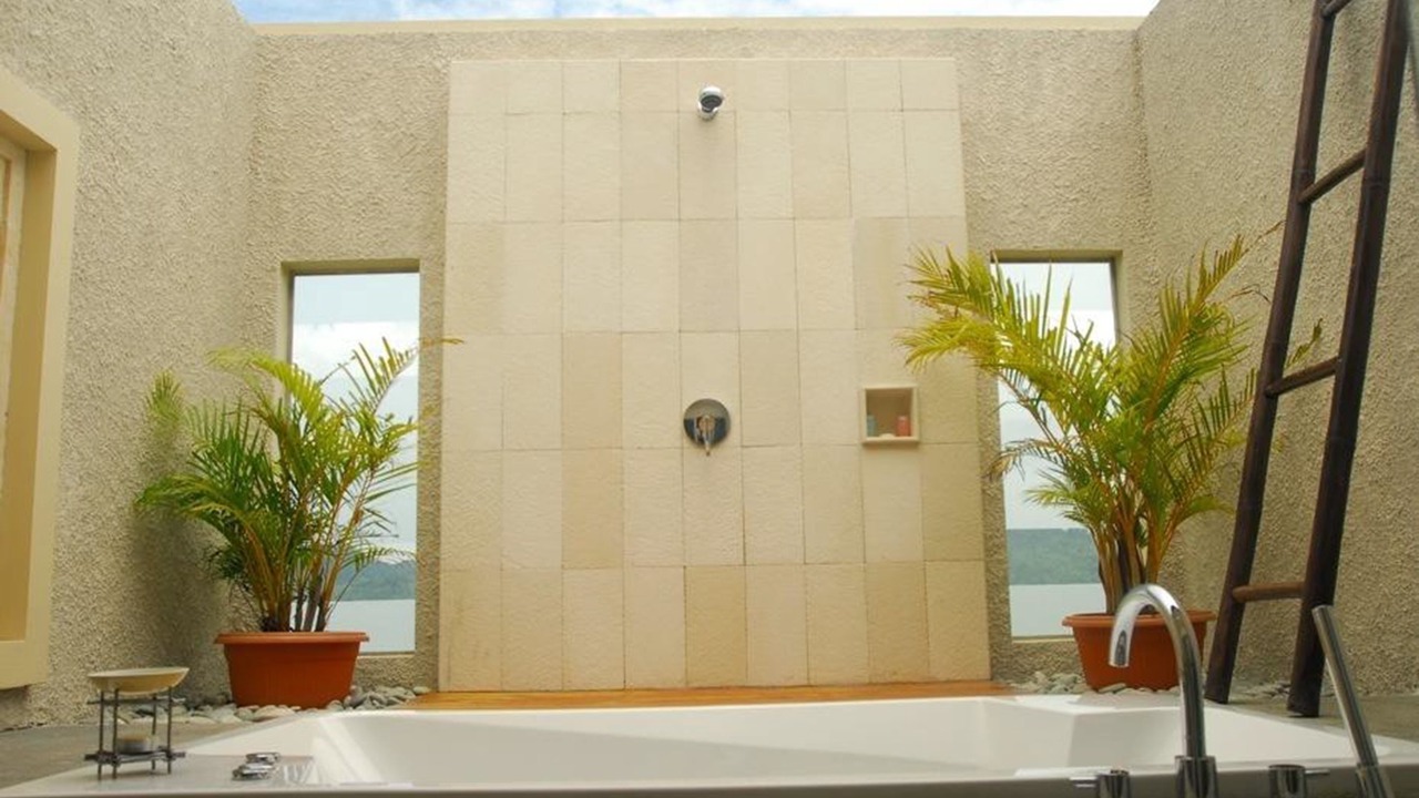 Photo of Bathroom in Salahutu