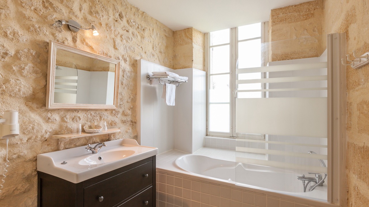 Photo of Bathroom in Puisseguin