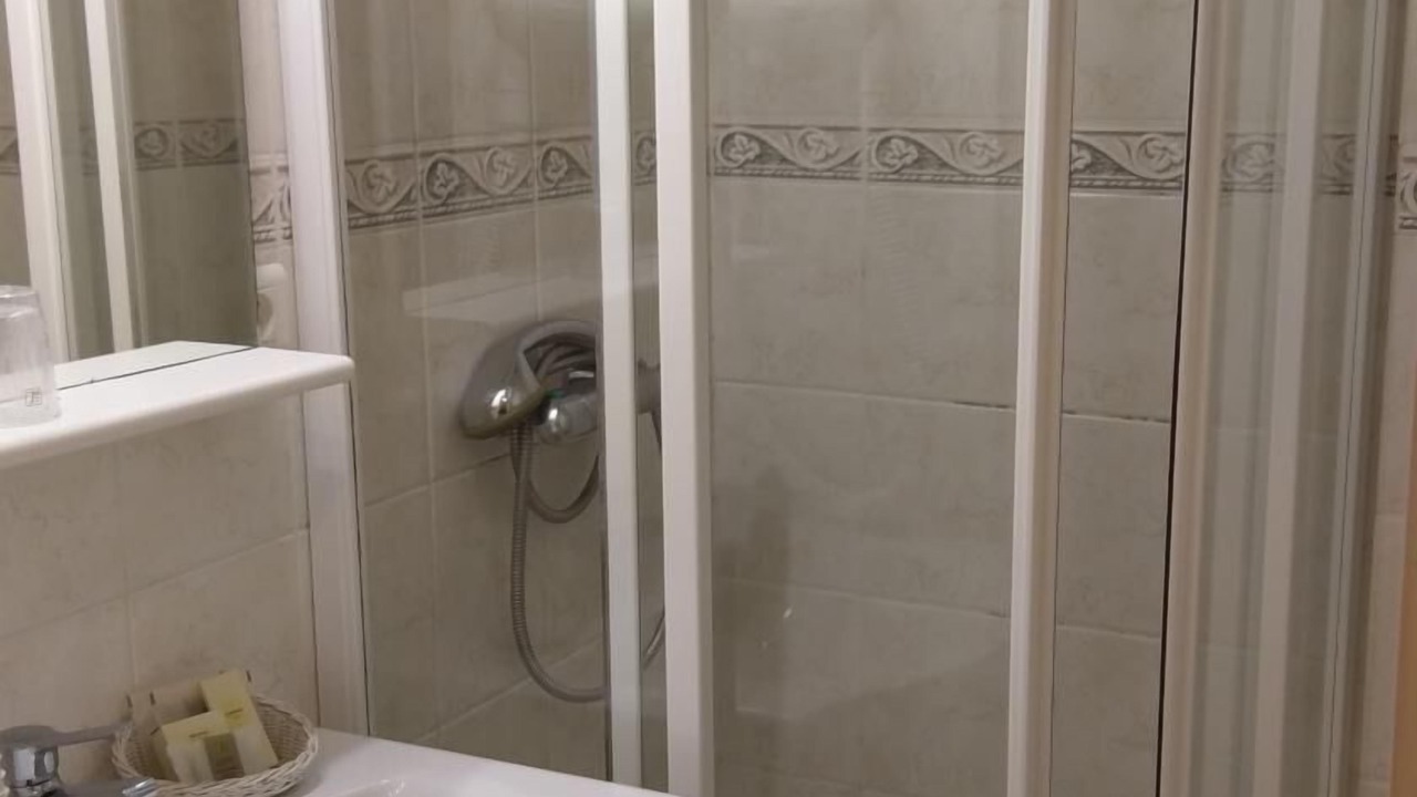 Photo of Bathroom in Corbigny