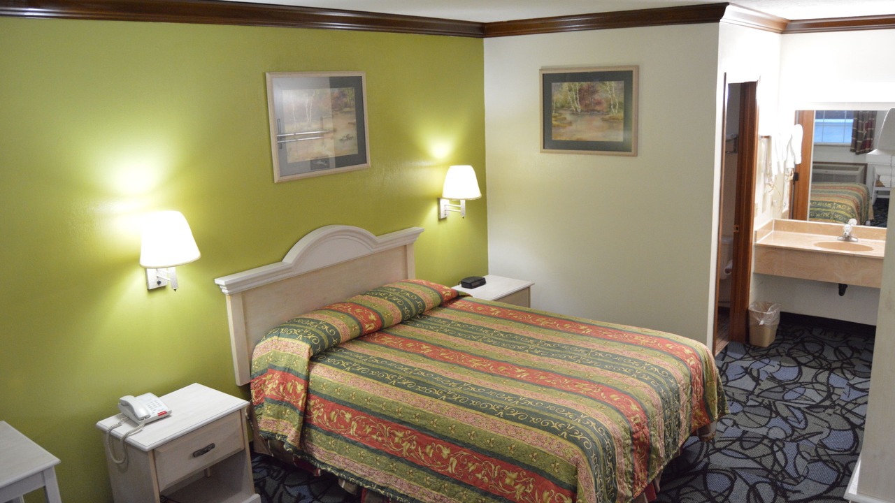 Photo of Bedroom in Cuyahoga Falls