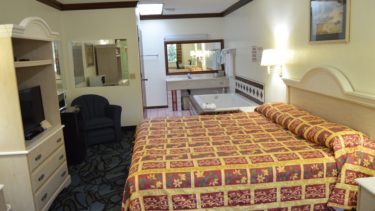 Photo of Bedroom in Cuyahoga Falls