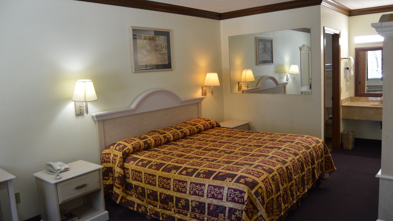 Photo of Bedroom in Cuyahoga Falls