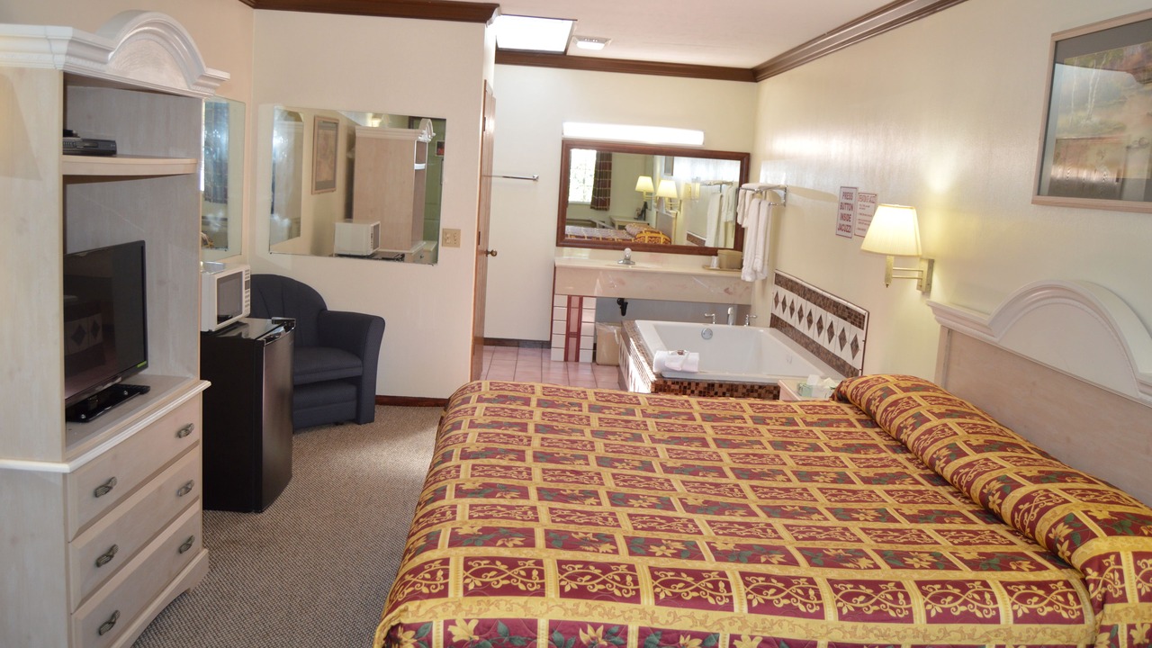 Photo of Bedroom in Cuyahoga Falls