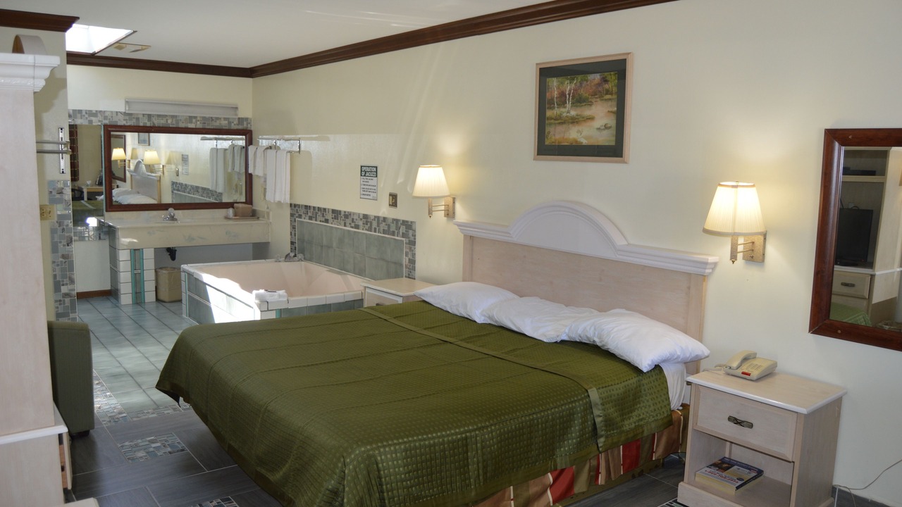 Photo of Bedroom in Cuyahoga Falls