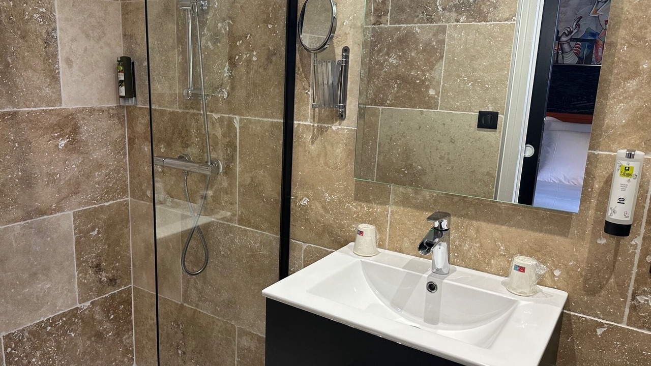 Photo of Bathroom in Chateau-Chinon