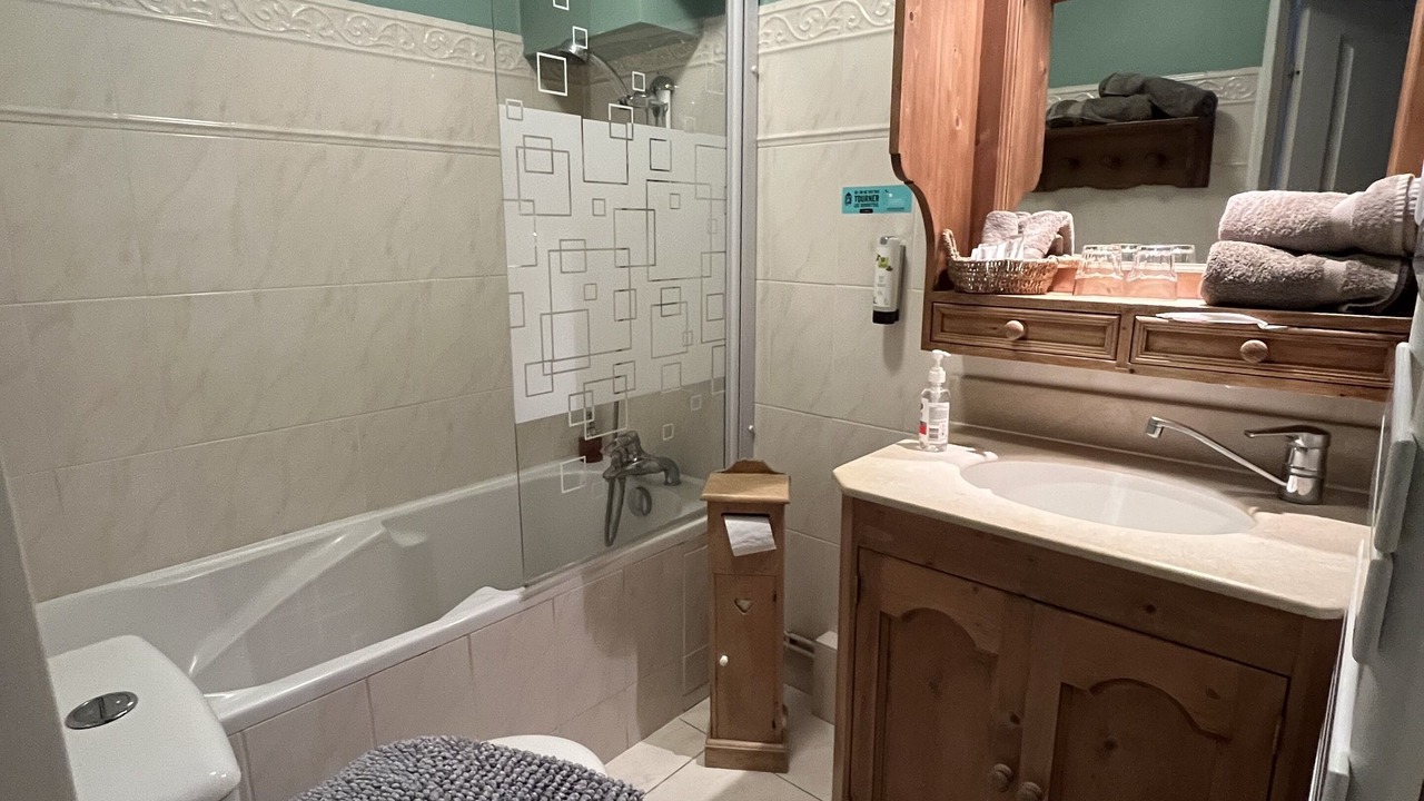 Photo of Bathroom in Milon-la-Chapelle