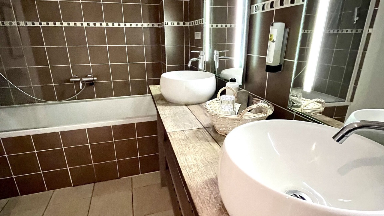 Photo of Bathroom in Milon-la-Chapelle