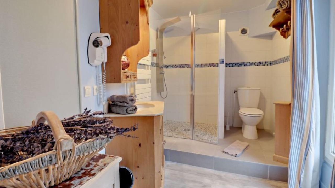 Photo of Bathroom in Milon-la-Chapelle