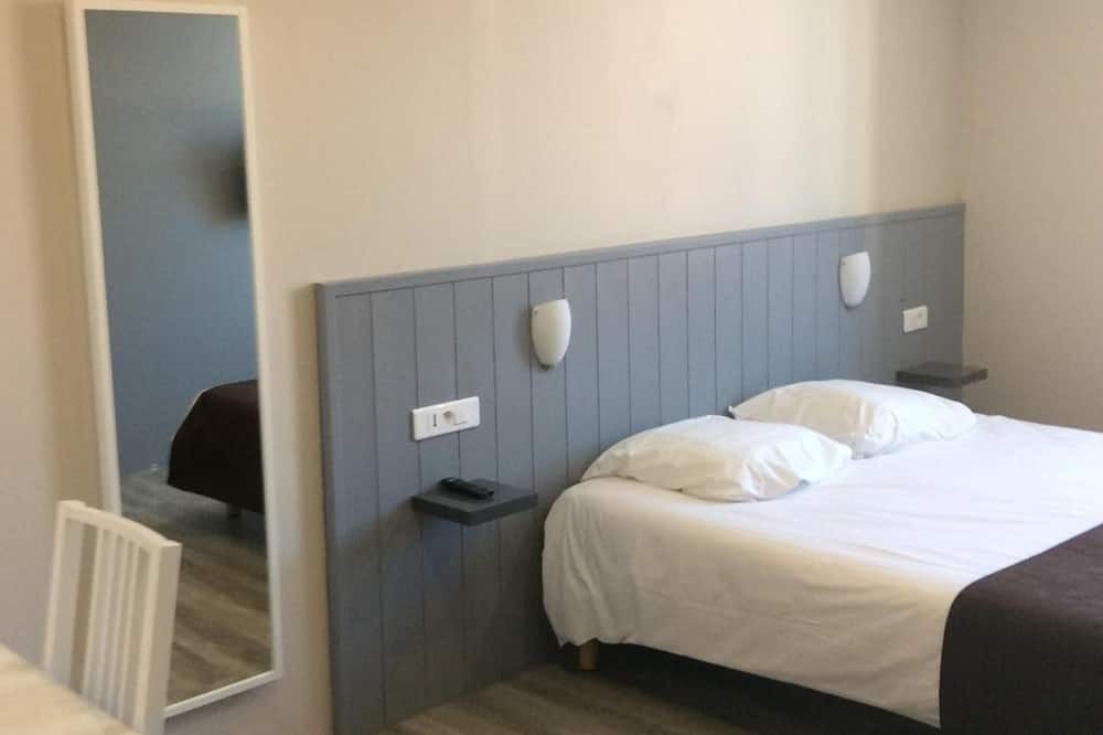 Photo of Bedroom in Lapalisse