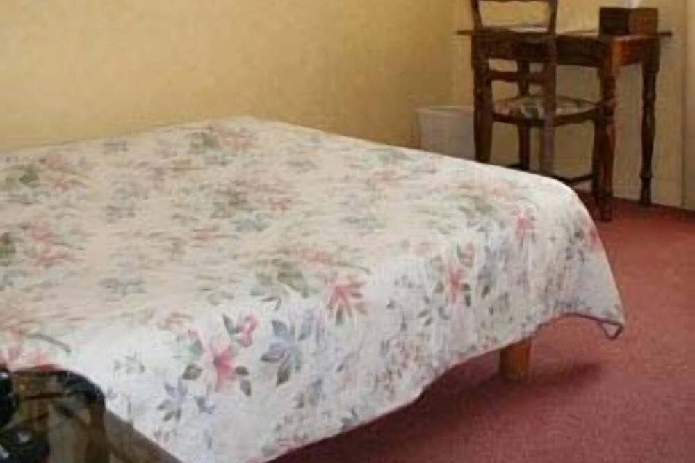 Photo of Bedroom in Lapalisse