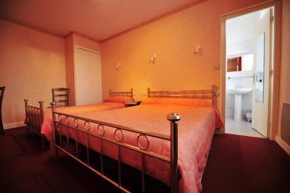 Photo of Bedroom in Lapalisse