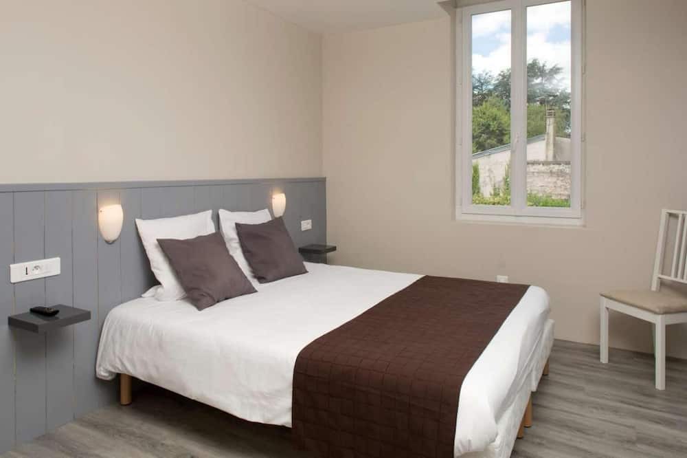 Photo of Bedroom in Lapalisse