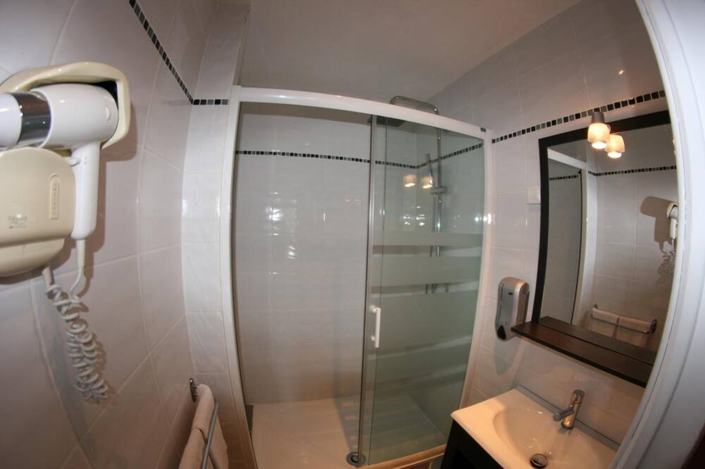 Photo of Bathroom in Lapalisse