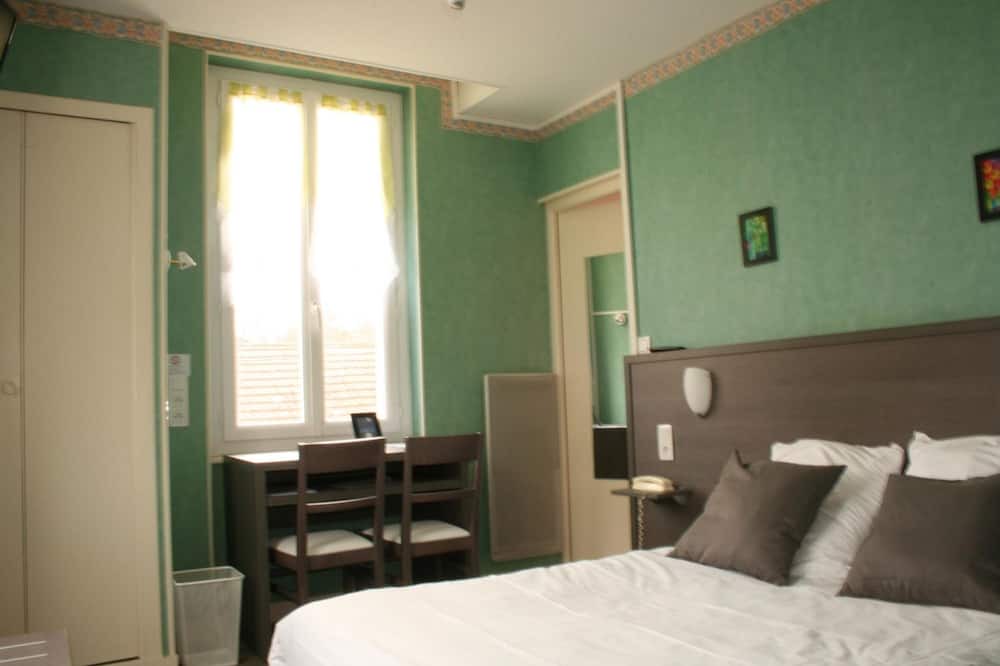 Photo of Bedroom in Lapalisse