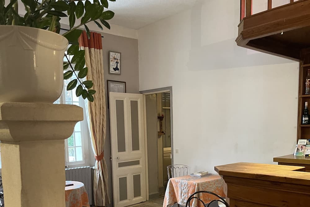 Photo of Others in Violes