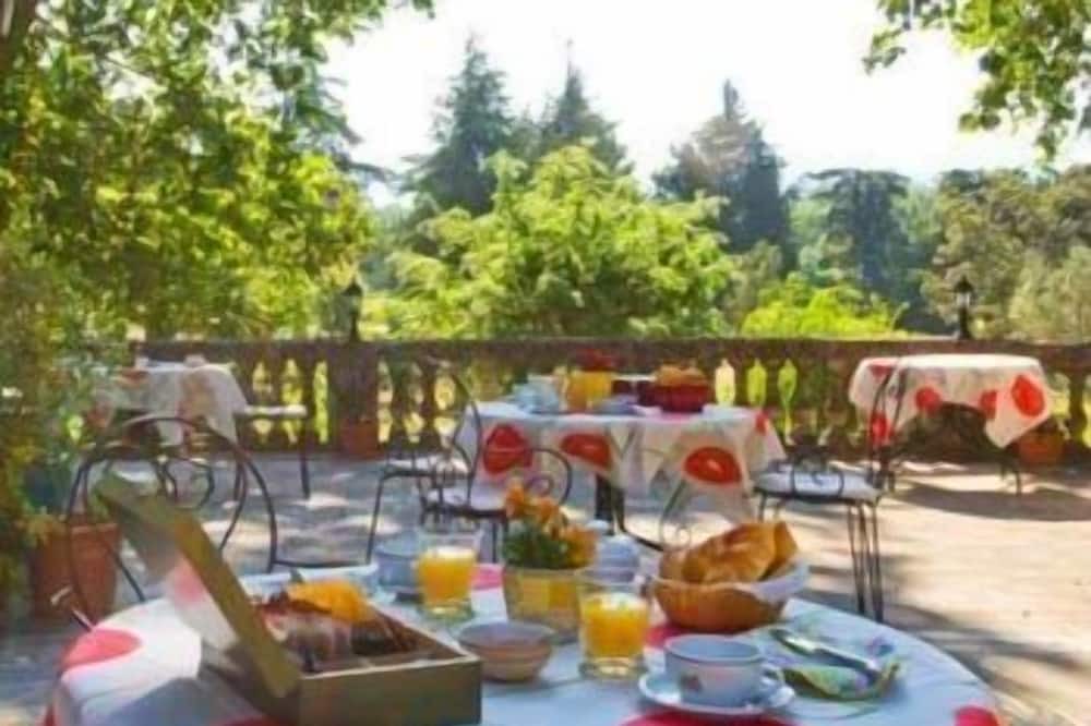 Photo of Others in Violes