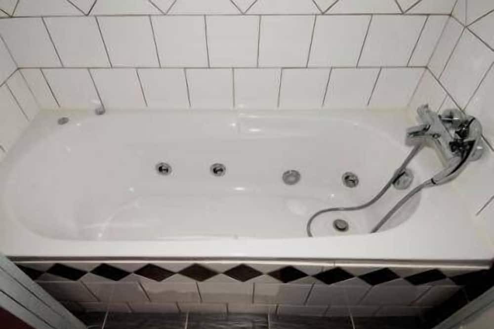 Photo of Bathroom in Violes