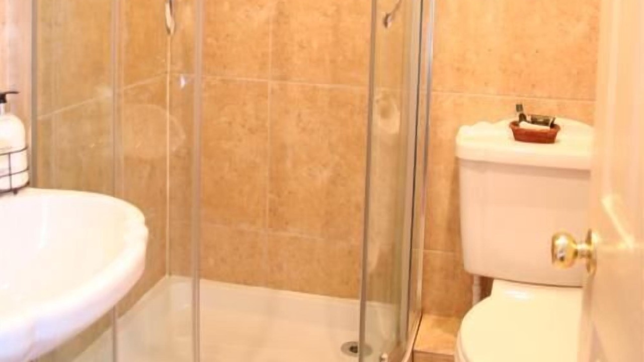 Photo of Others in Hoole