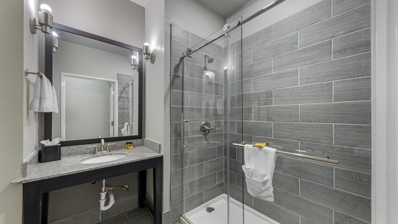 Photo of Bathroom in Montopolis