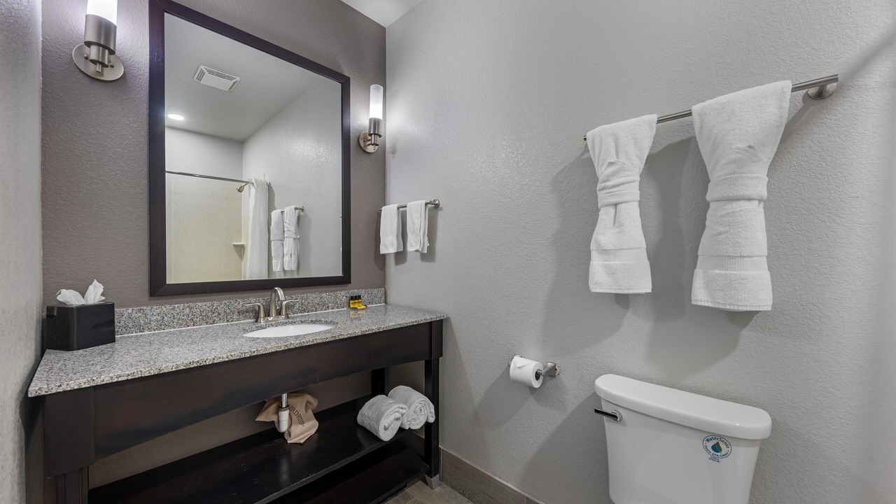 Photo of Bathroom in Montopolis