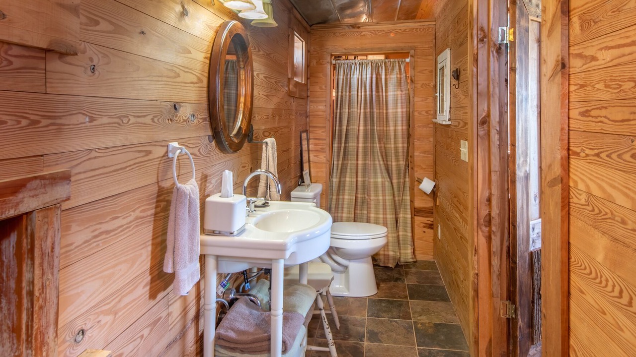 Photo of Bathroom in Jasper