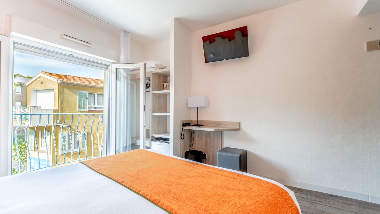 Photo of Bedroom in Saint-Raphael