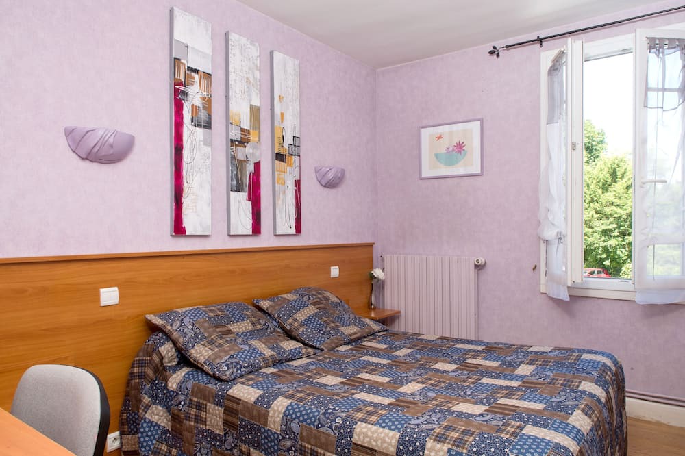 Photo of Bedroom in Jaligny-sur-Besbre