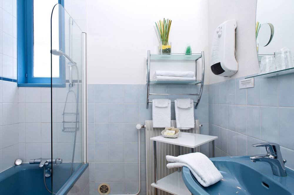 Photo of Bathroom in Jaligny-sur-Besbre